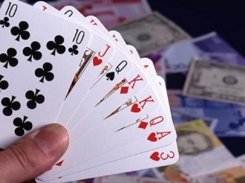 Cách đánh ôm bom trong bài phỏm 