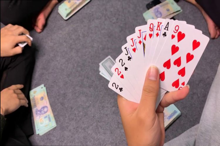 Muốn chơi bịp cần ra bài hợp lý để có được lợi thế