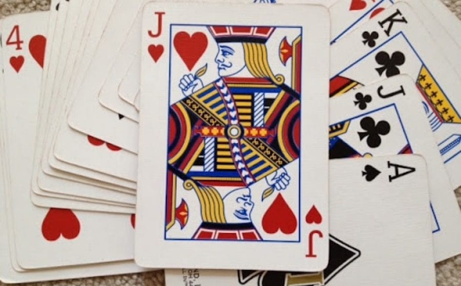 68gamebai company Xếp bài dựa trên quy luật những quân bài dạng cặp, phỏm đứng cạnh nhau